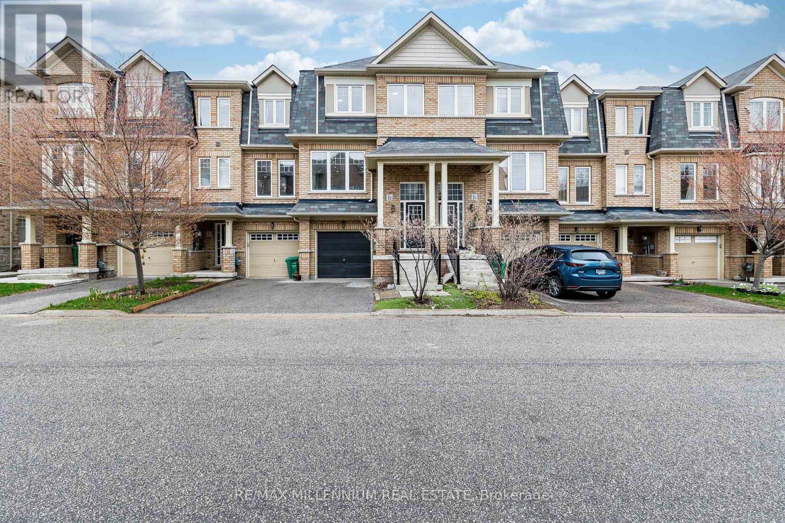 22 Magdalene Crescent, Brampton, Ontario  L6Z 0G8 - Photo 2 - W13064632