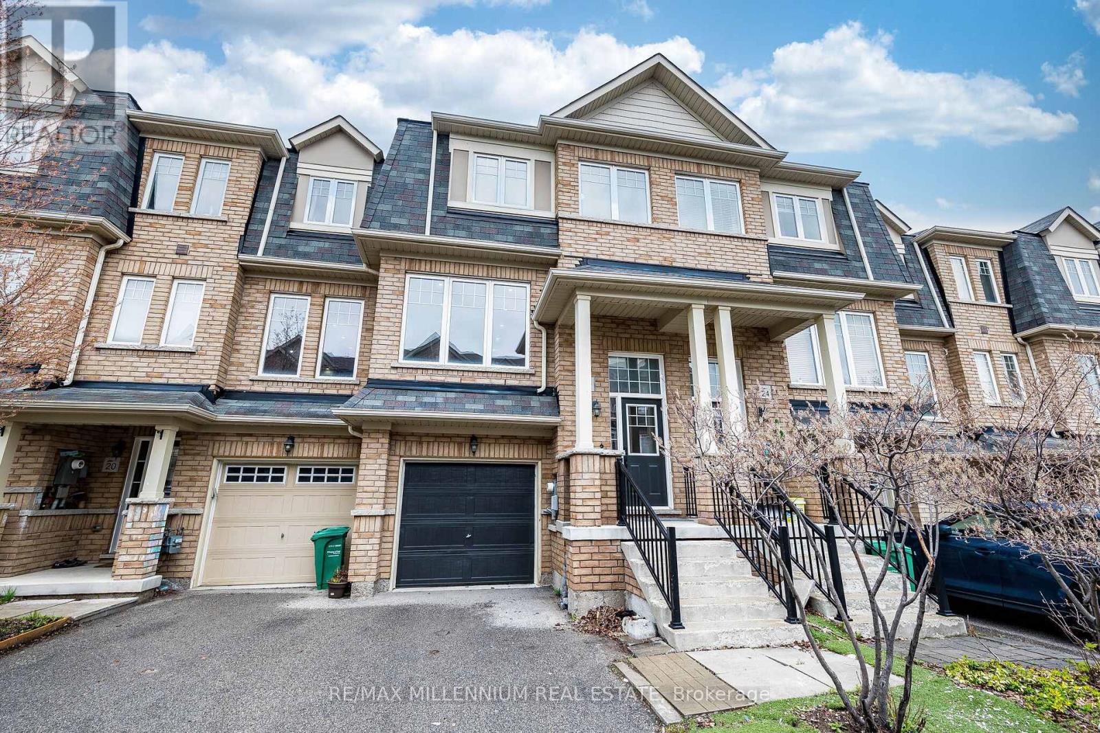 22 Magdalene Crescent, Brampton, Ontario  L6Z 0G8 - Photo 3 - W13064632