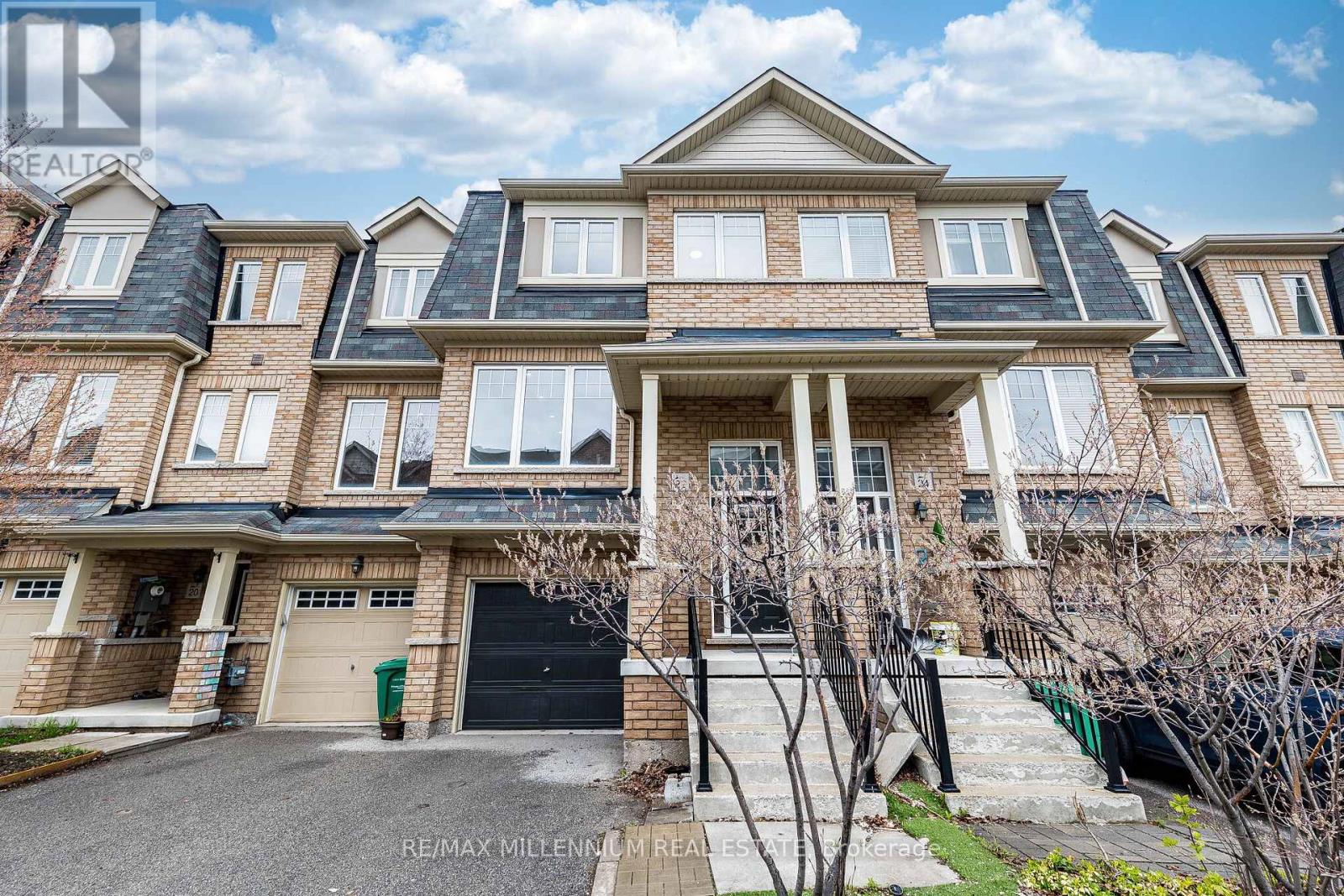 22 Magdalene Crescent, Brampton, Ontario  L6Z 0G8 - Photo 4 - W13064632