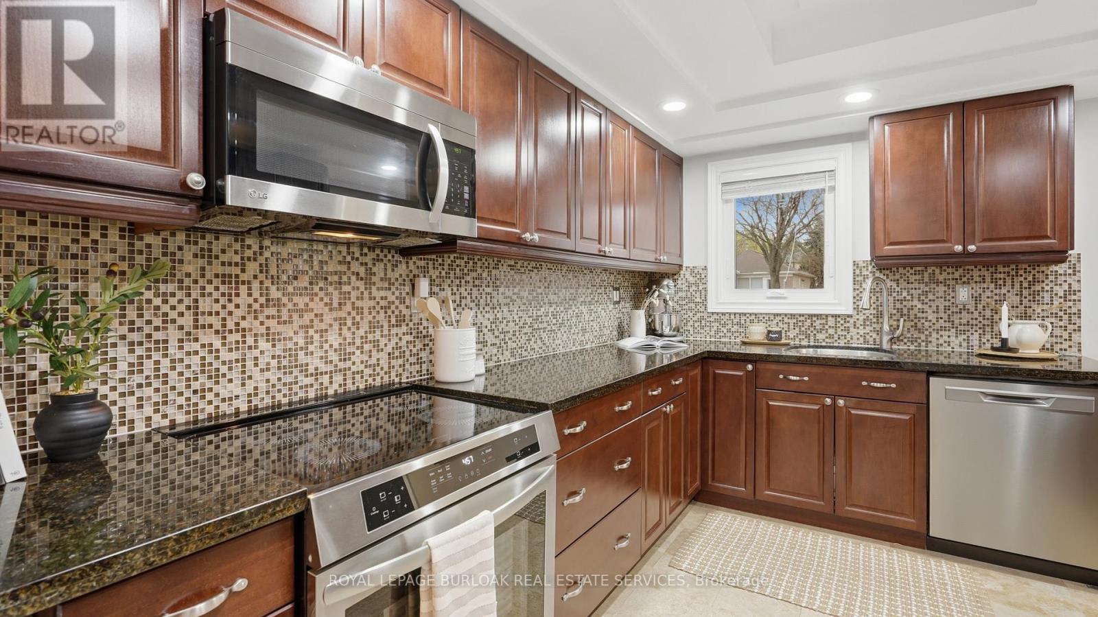 3102 Cantelon Crescent, Mississauga, Ontario  L5N 3J8 - Photo 9 - W13064706