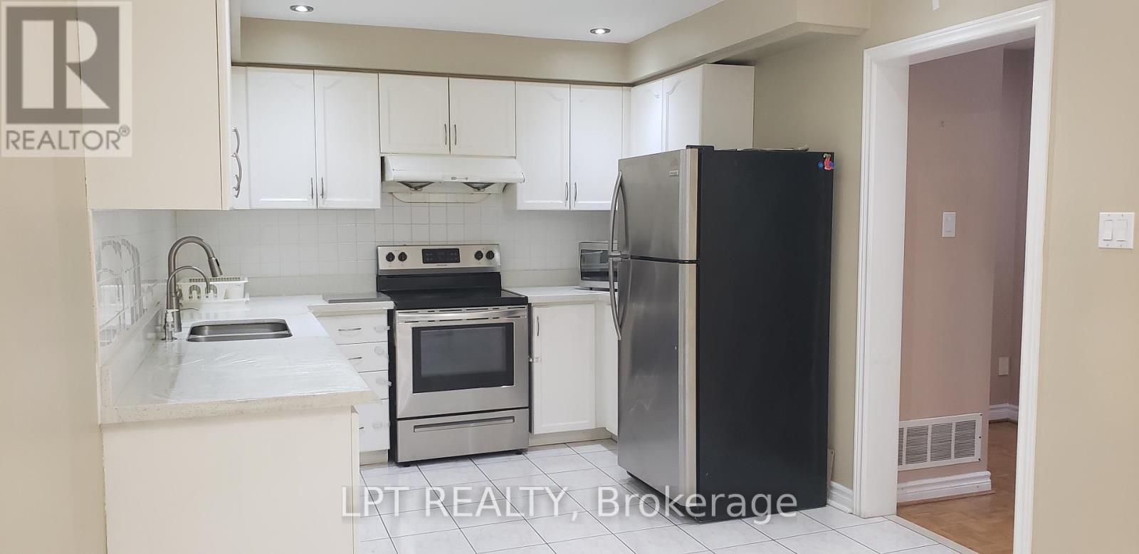 81 Shady Pine Circle, Brampton, Ontario  L6R 1K3 - Photo 10 - W13064736
