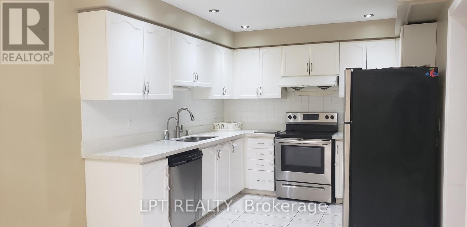 81 Shady Pine Circle, Brampton, Ontario  L6R 1K3 - Photo 9 - W13064736