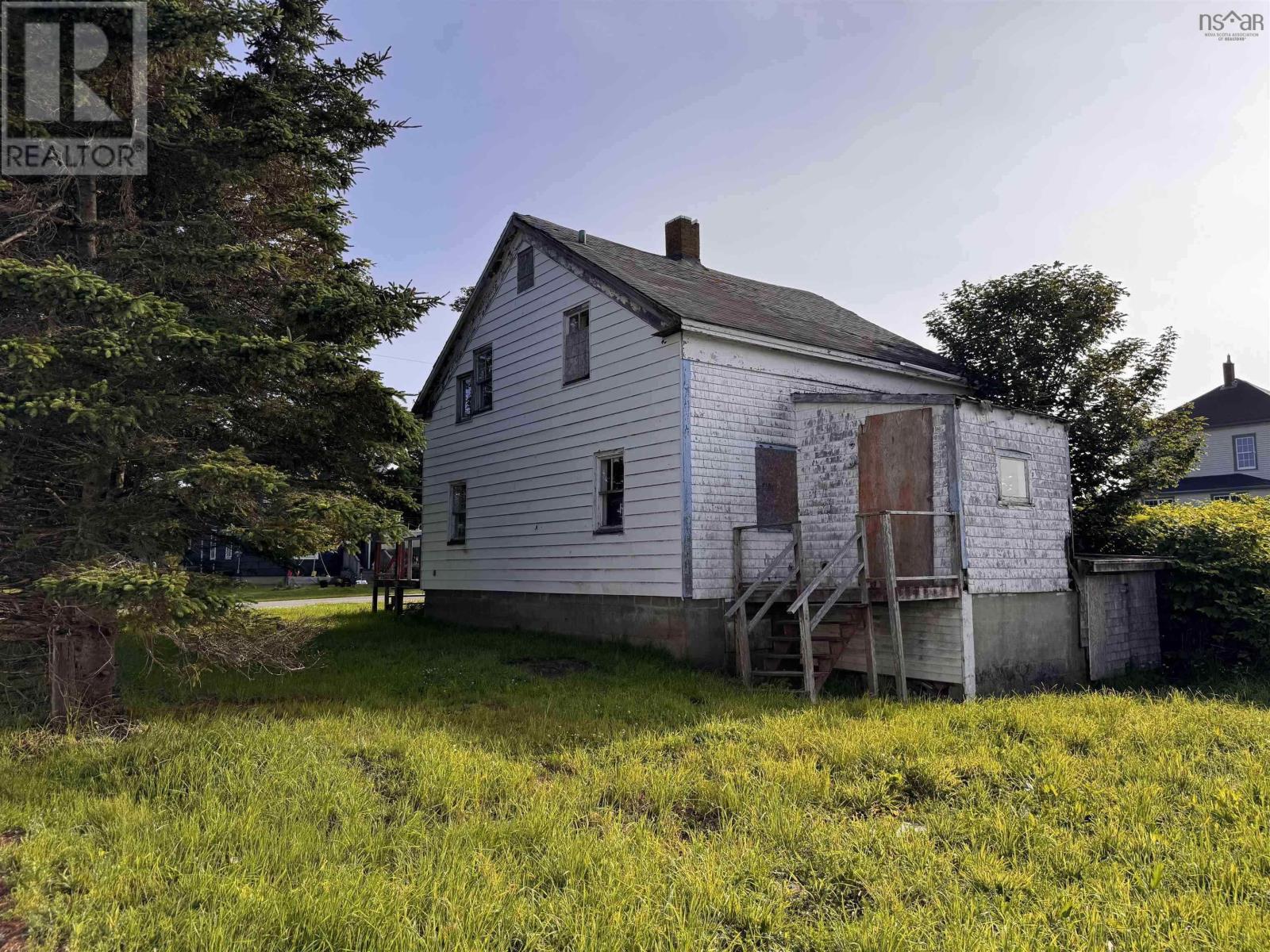 12 Butler Street, Yarmouth, Nova Scotia  B5A 3Y8 - Photo 4 - 202600016