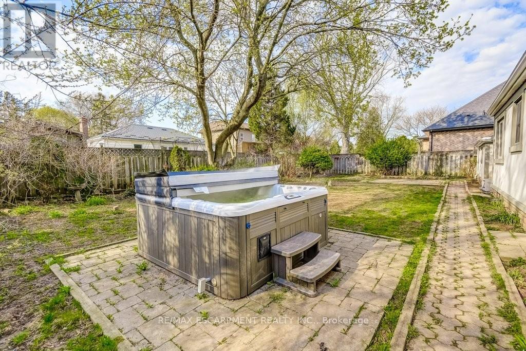 34 Oakley Court, Hamilton, Ontario  L9G 1T5 - Photo 24 - X12877036