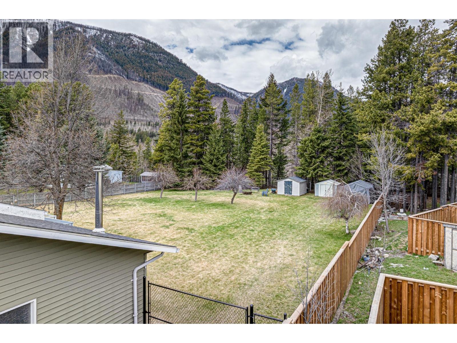 255 Pine Avenue, Sparwood, British Columbia  V0B 2G0 - Photo 33 - 10385435