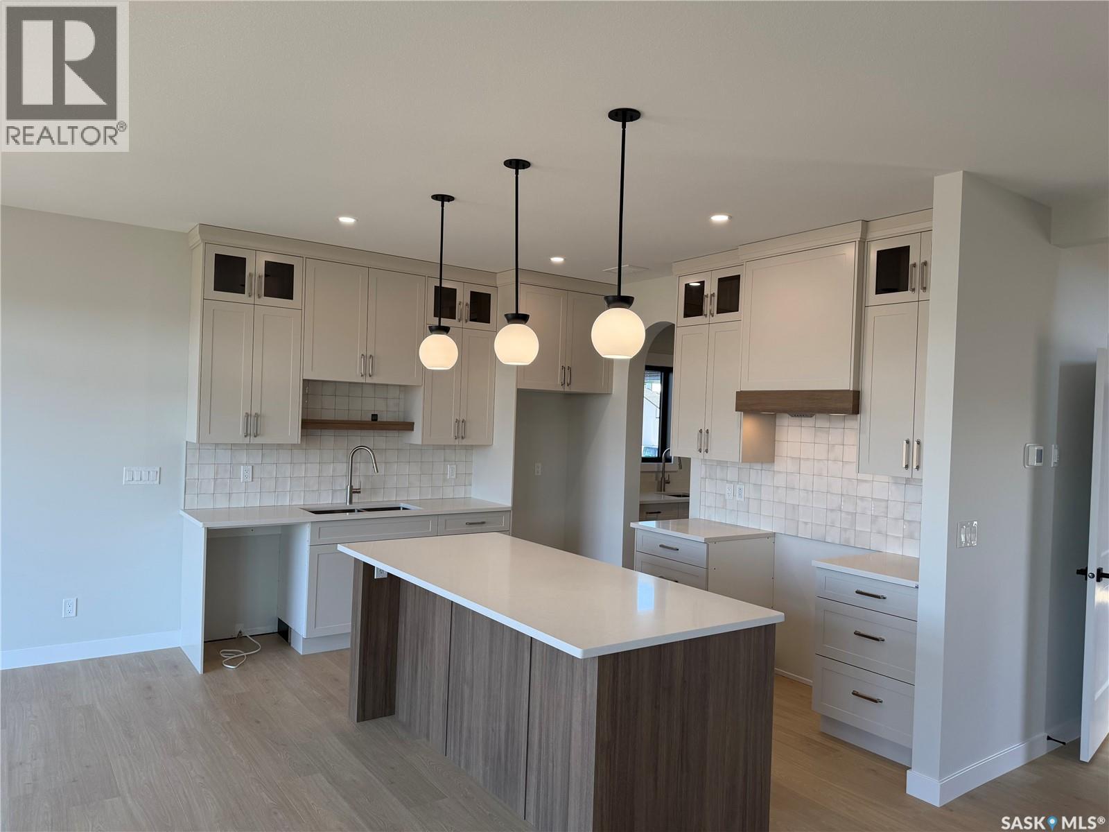 310 Traeger Manor, Saskatoon, Saskatchewan  S7V 1Z4 - Photo 2 - SK034475