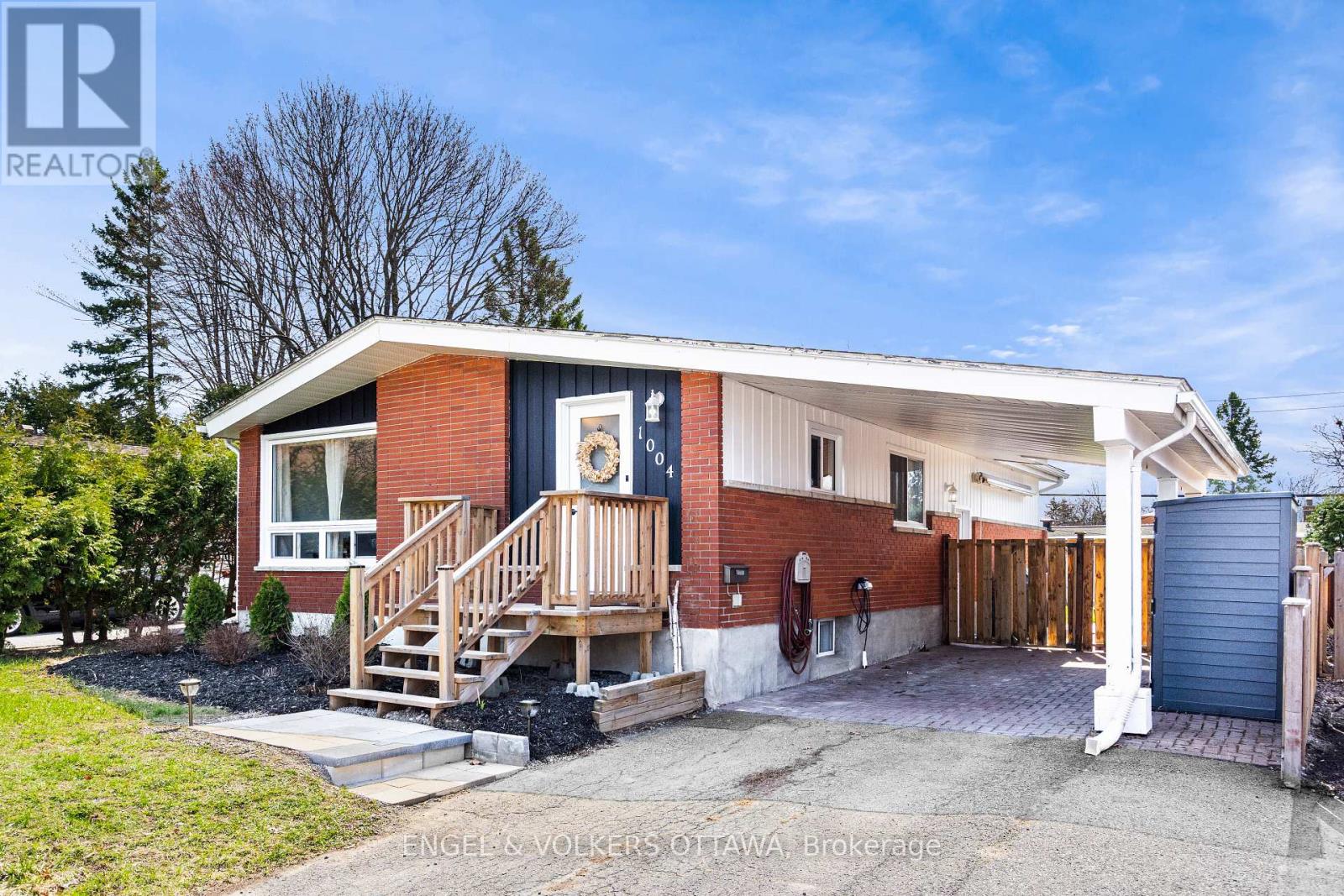 1004 Pleasant Park Road, Ottawa, Ontario  K1G 2A1 - Photo 2 - X13064868