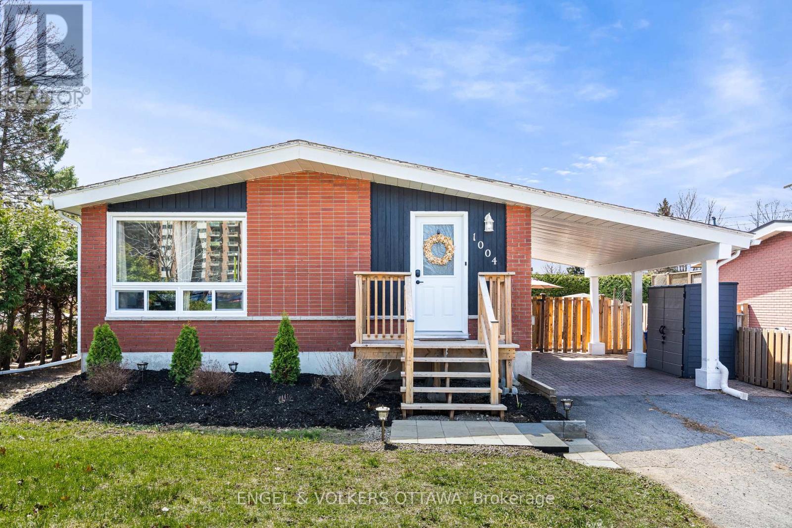 1004 Pleasant Park Road, Ottawa, Ontario  K1G 2A1 - Photo 3 - X13064868