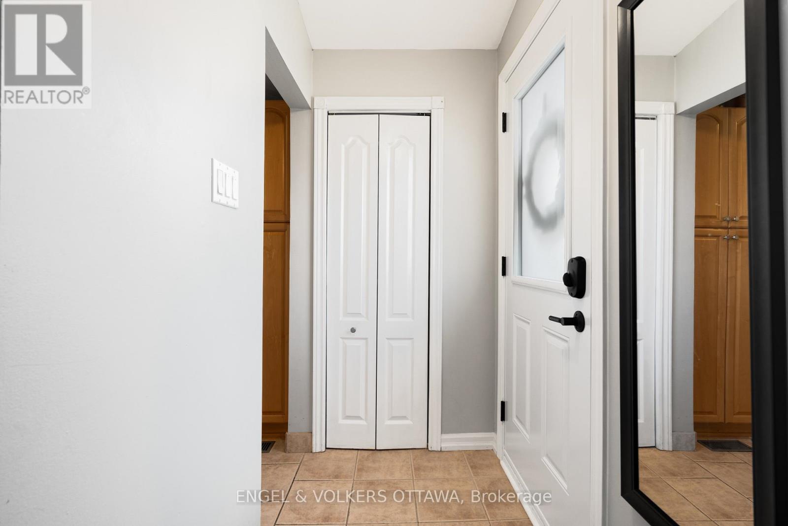 1004 Pleasant Park Road, Ottawa, Ontario  K1G 2A1 - Photo 5 - X13064868