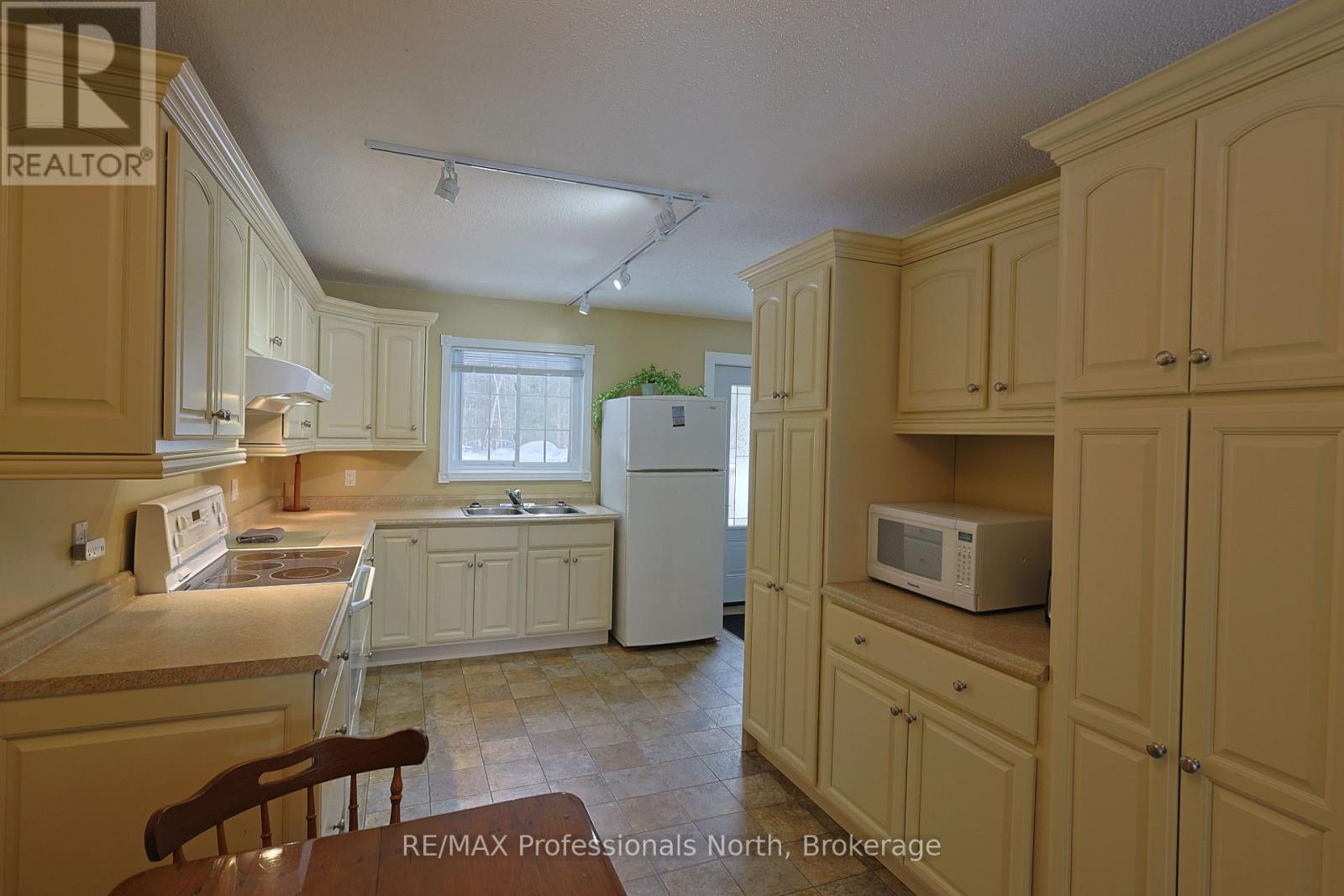 1 - 1162 Burlmarie Road, Lake Of Bays, Ontario  P0B 1A0 - Photo 9 - X12940730