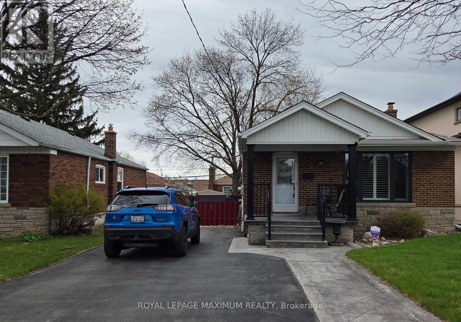 33 ALICE CRESCENT, Toronto, Ontario
