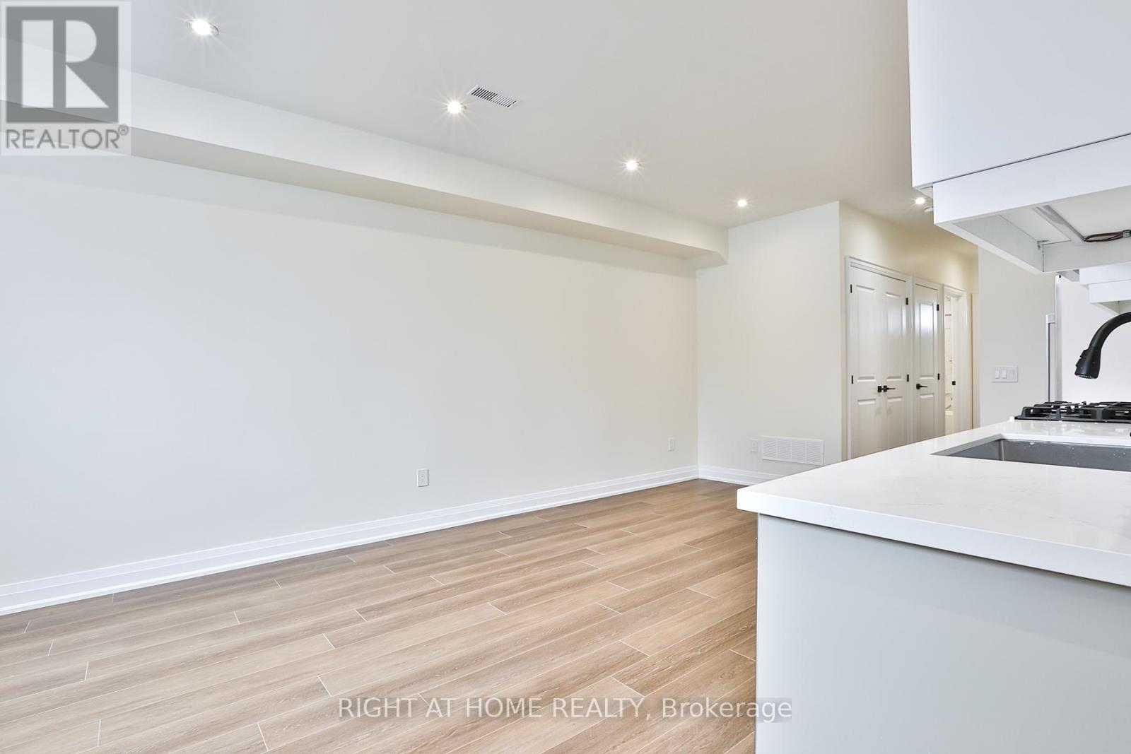 2 - 39 Fifteenth Street, Toronto, Ontario  M8V 3J3 - Photo 5 - W12873270