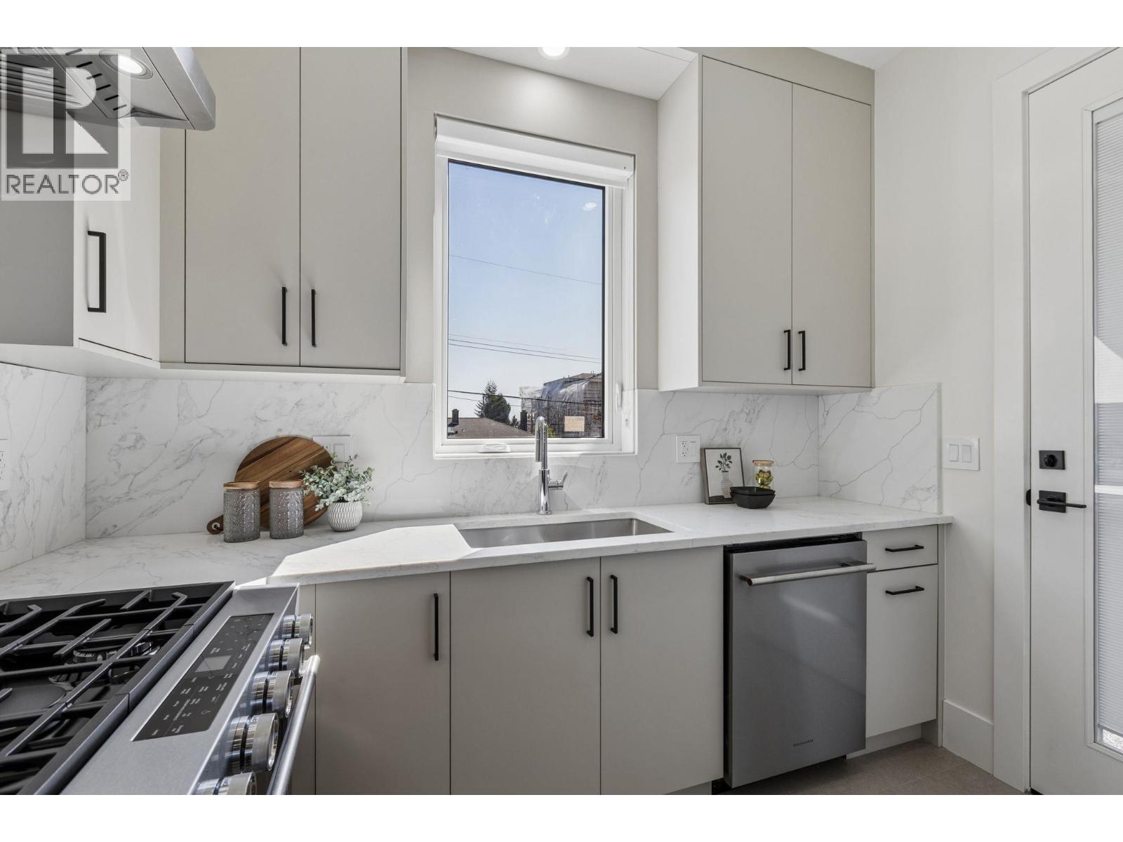 2 6512 Grant Street, Burnaby, British Columbia  V5B 2K8 - Photo 11 - R3117803