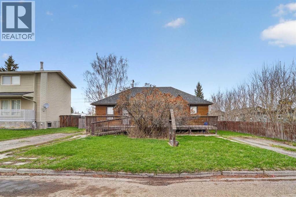 987-989 Elm Street, Pincher Creek, Alberta  T0K 1W0 - Photo 1 - A2305993