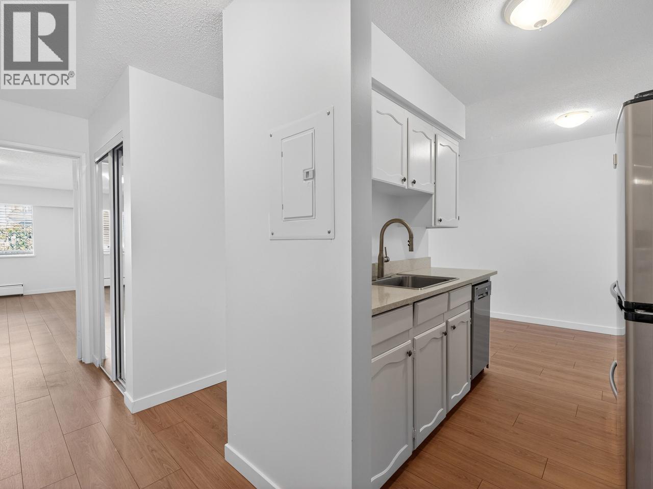 308 170 W 4th Street, North Vancouver, British Columbia  V7M 1H5 - Photo 2 - R3117917