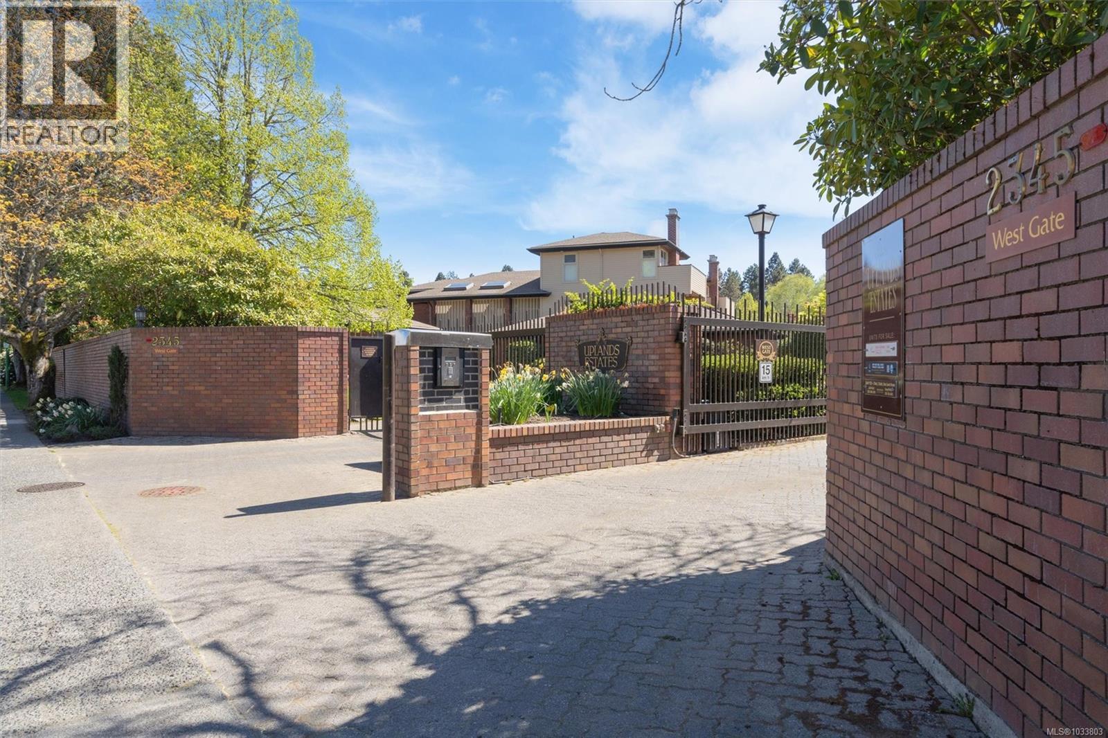 118 2345 Cedar Hill Cross Rd, Oak Bay, British Columbia  V8P 5M8 - Photo 3 - 1033803