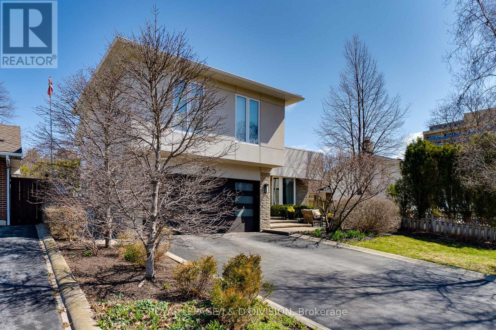 365 Lynn Place, Oakville, Ontario  L6H 2C5 - Photo 2 - W12892130