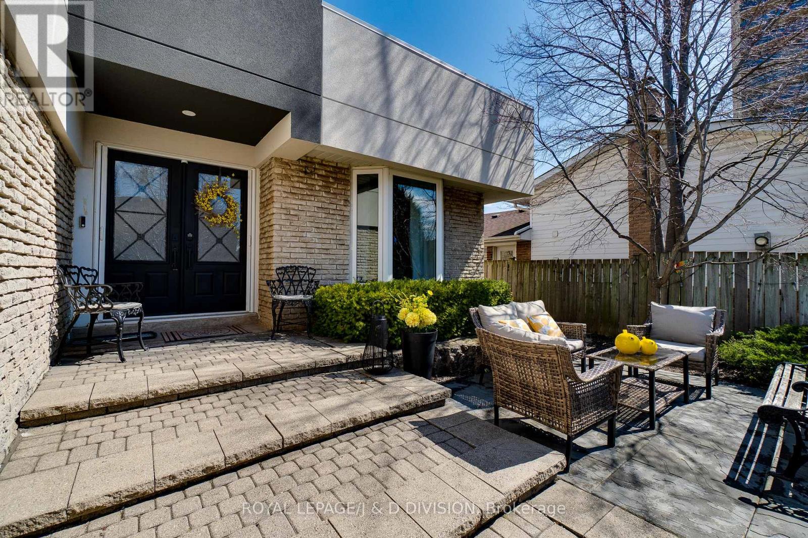 365 Lynn Place, Oakville, Ontario  L6H 2C5 - Photo 3 - W12892130