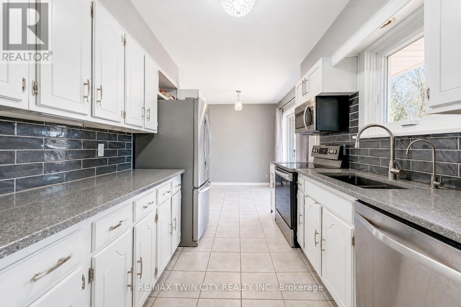 92 Braeside Avenue, Waterloo, Ontario  N2J 2C6 - Photo 9 - X13056898