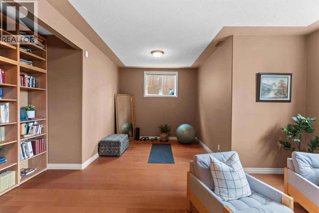 140 Simcoe Close Sw, Calgary, Alberta  T3H 4N3 - Photo 35 - A2305197