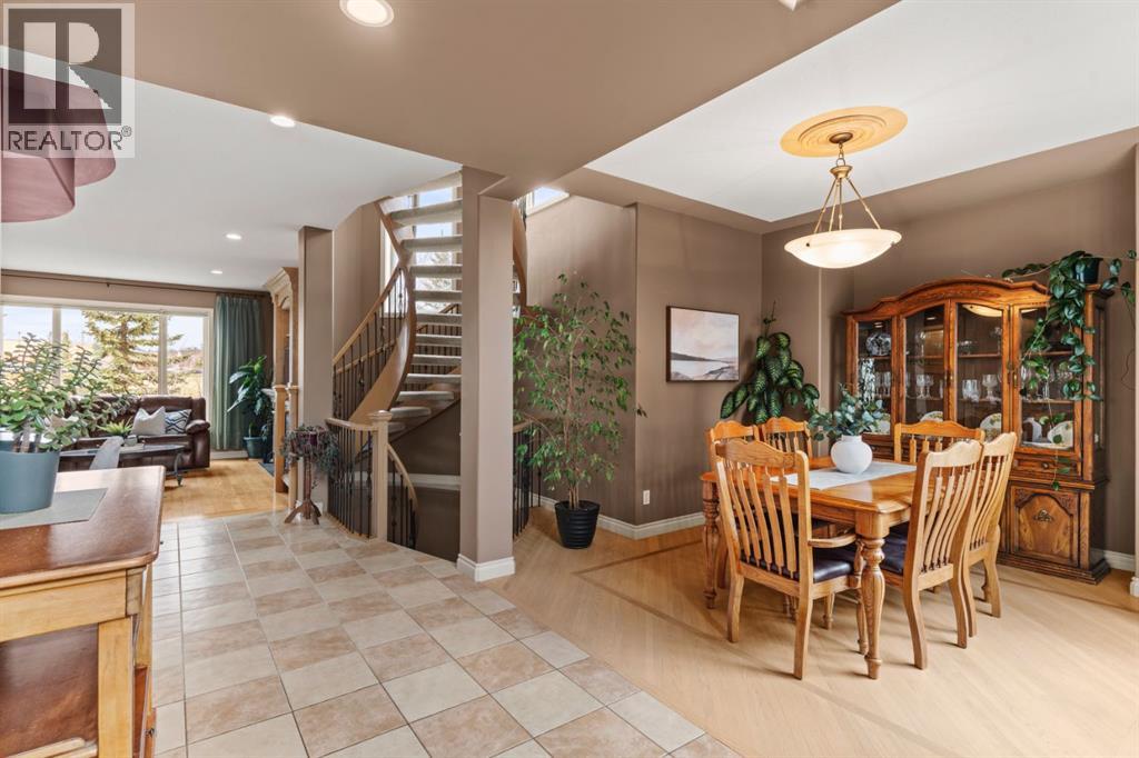 140 Simcoe Close Sw, Calgary, Alberta  T3H 4N3 - Photo 6 - A2305197