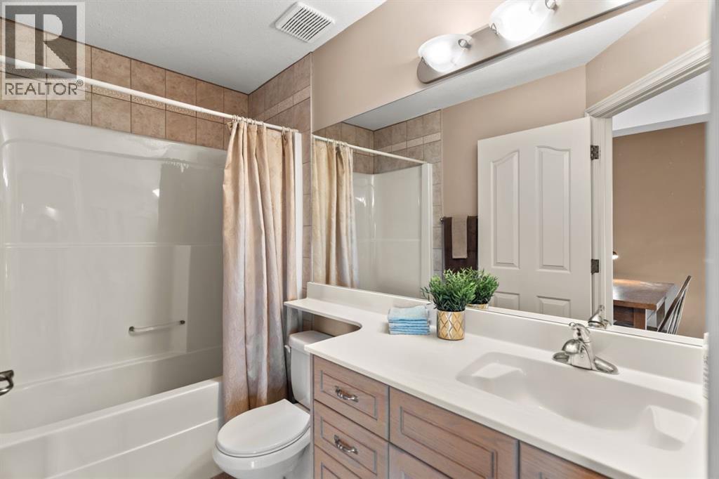 140 Simcoe Close Sw, Calgary, Alberta  T3H 4N3 - Photo 31 - A2305197