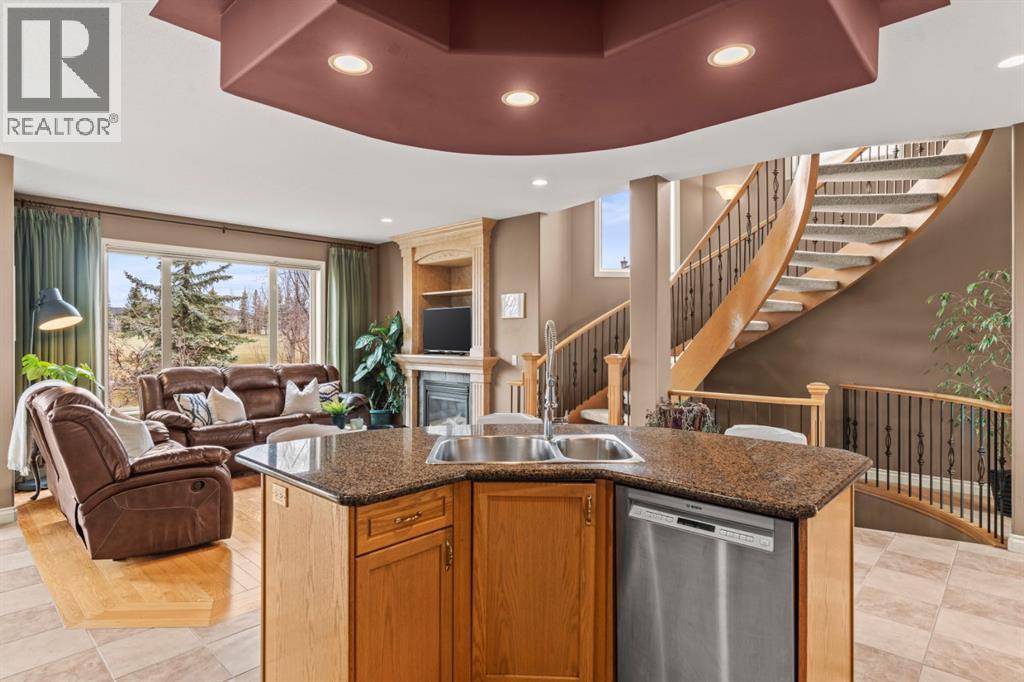 140 Simcoe Close Sw, Calgary, Alberta  T3H 4N3 - Photo 12 - A2305197