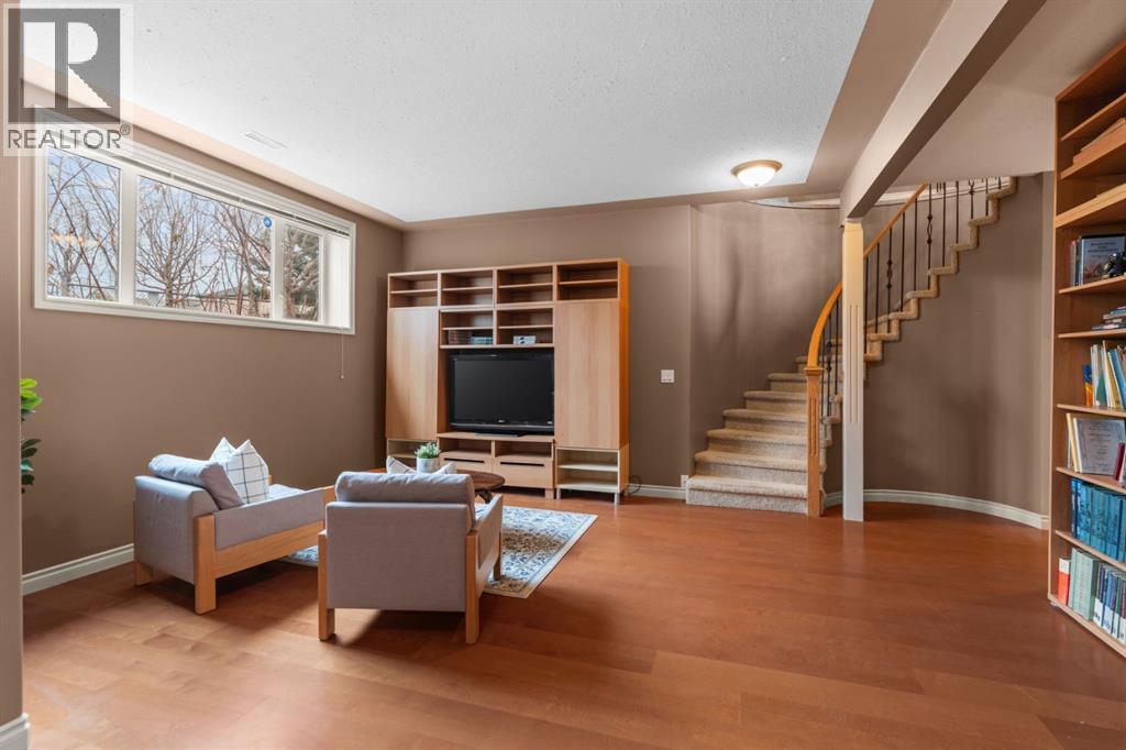 140 Simcoe Close Sw, Calgary, Alberta  T3H 4N3 - Photo 33 - A2305197