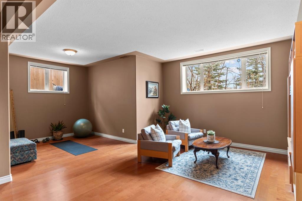 140 Simcoe Close Sw, Calgary, Alberta  T3H 4N3 - Photo 34 - A2305197