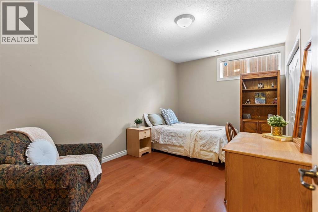 140 Simcoe Close Sw, Calgary, Alberta  T3H 4N3 - Photo 37 - A2305197