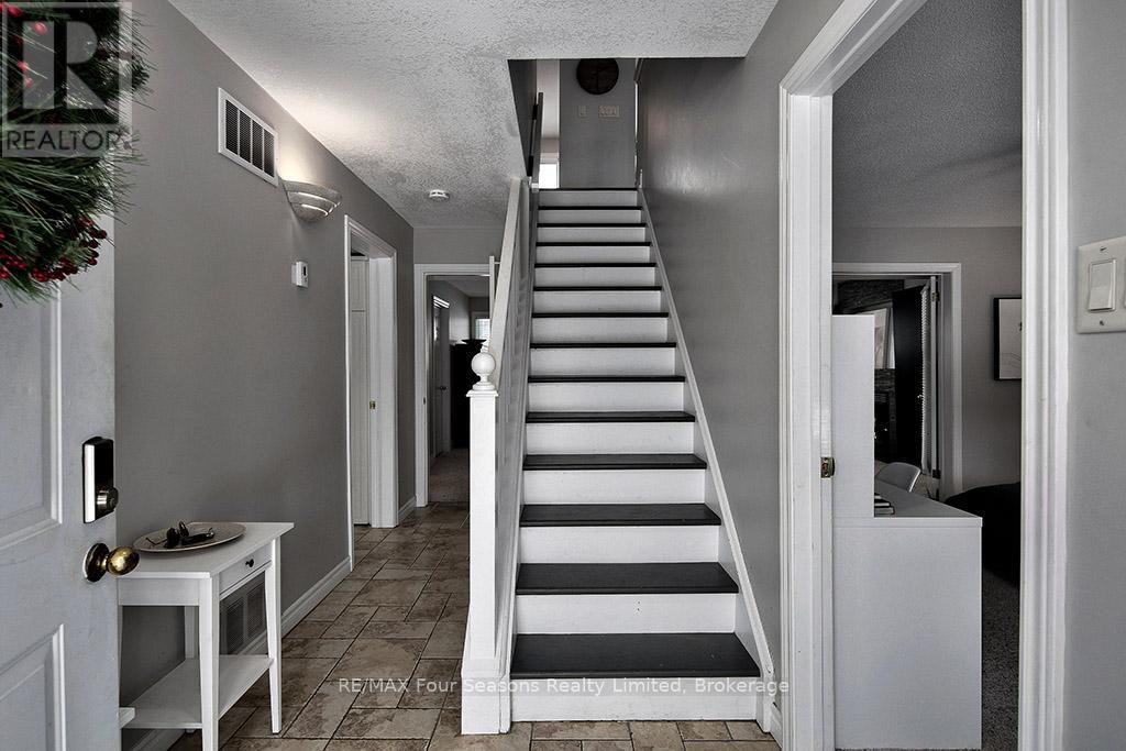 104 Laurie's Court, Blue Mountains, Ontario  L9Y 0L4 - Photo 28 - X12787816