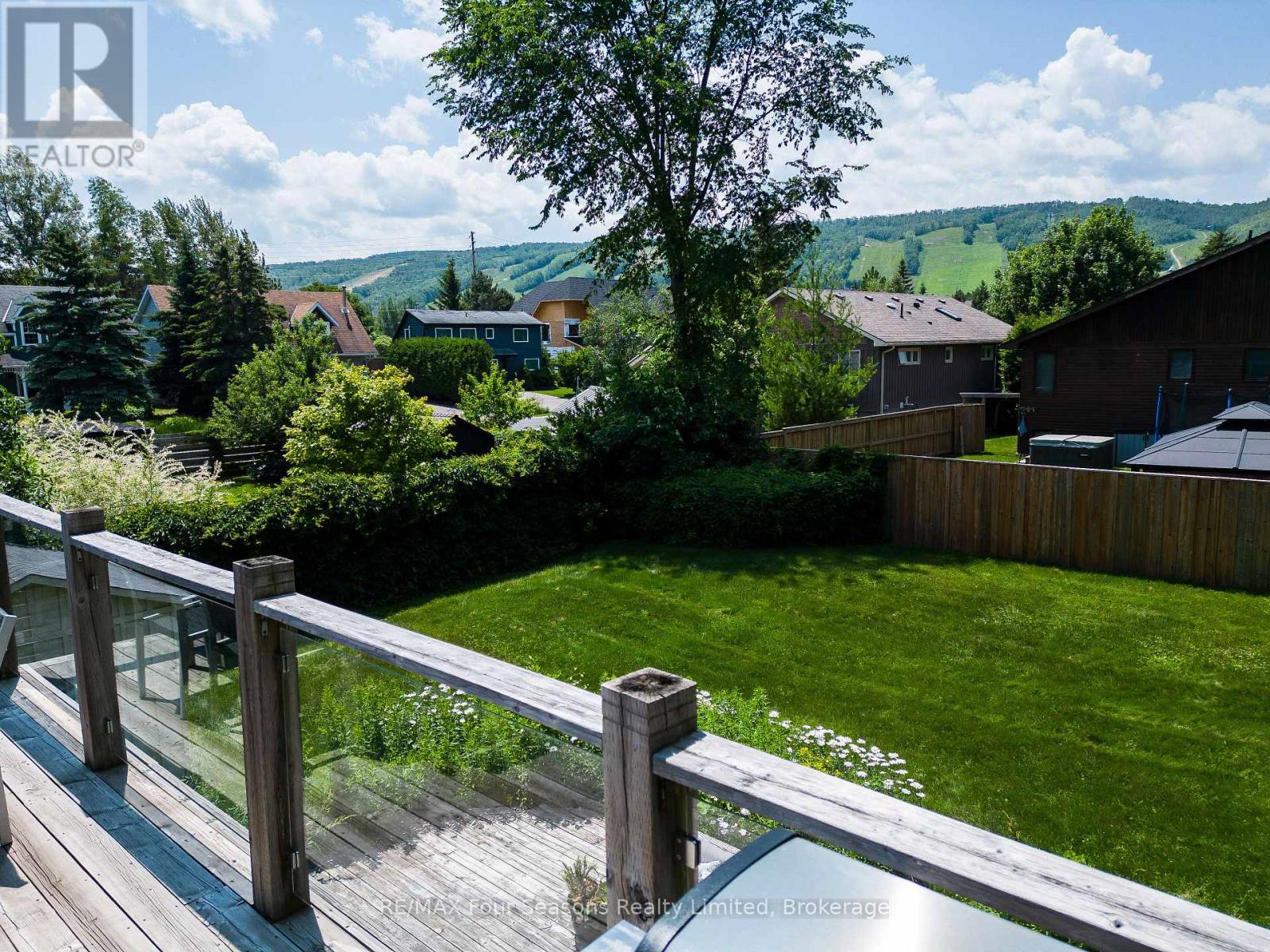 104 Laurie's Court, Blue Mountains, Ontario  L9Y 0L4 - Photo 32 - X12787816