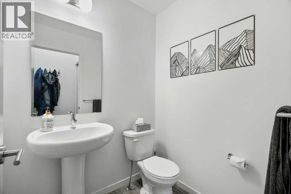 409 South Point Lane SW, Airdrie, Alberta  T4B 5G8 - Photo 11 - A2304977