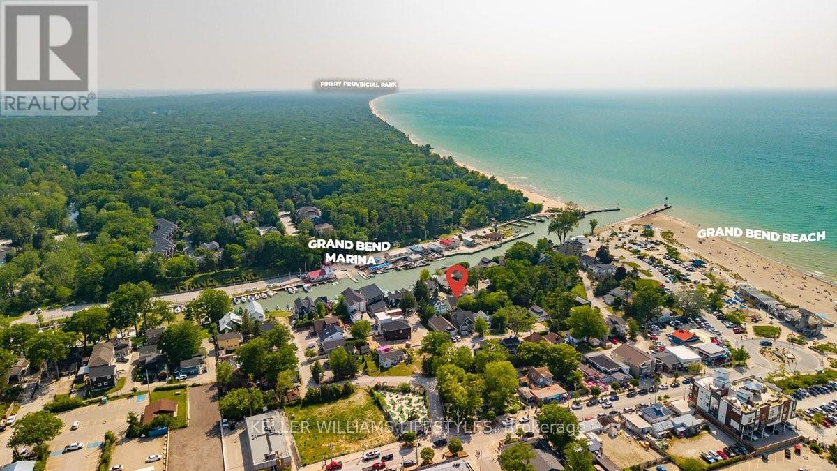 40 Lakeside Circle, Lambton Shores, Ontario  N0M 1T0 - Photo 2 - X12753176
