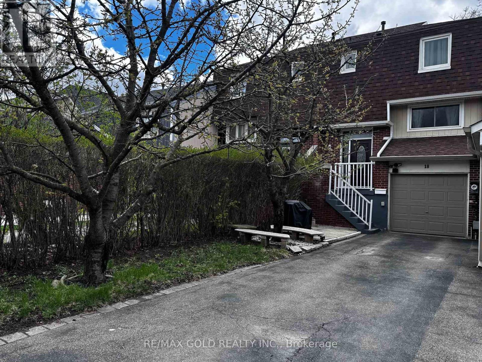 18 PETERSON COURT, Brampton, Ontario