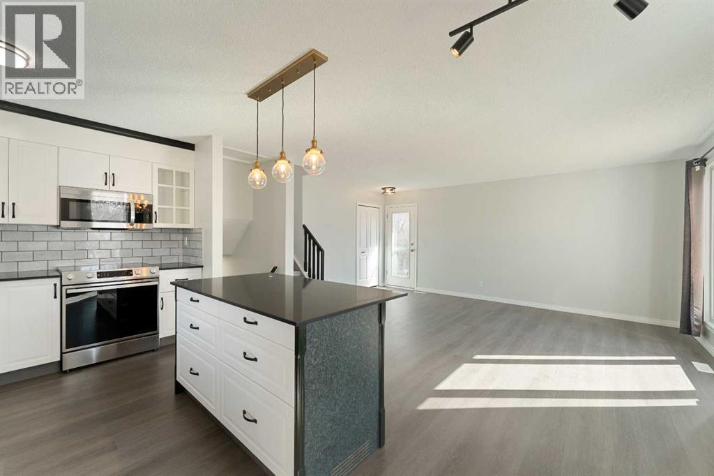 6808 Rundlehorn Drive Ne, Calgary, Alberta  T1Y 3V2 - Photo 3 - A2301051