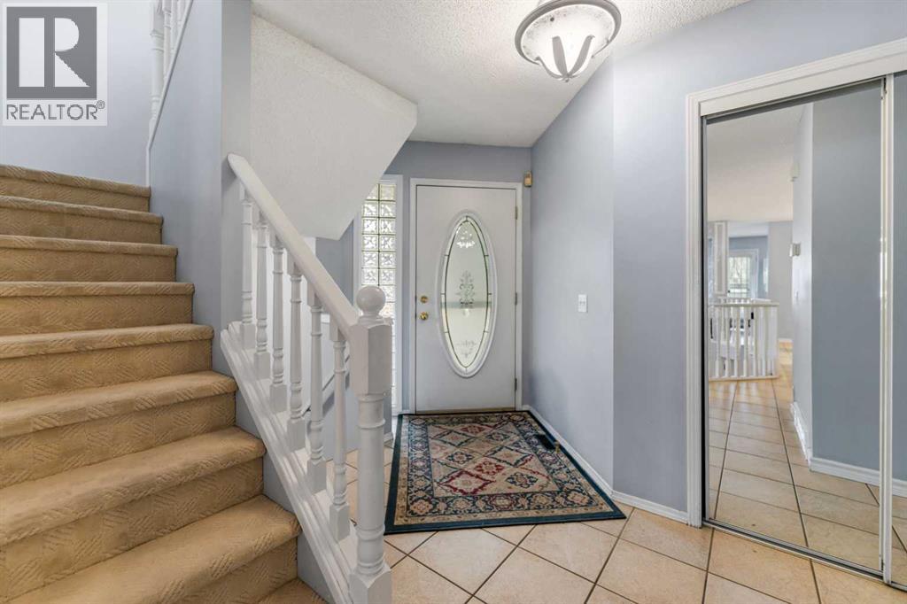 14950 Mt Mckenzie Drive Se, Calgary, Alberta  T2Z 2L4 - Photo 4 - A2305594