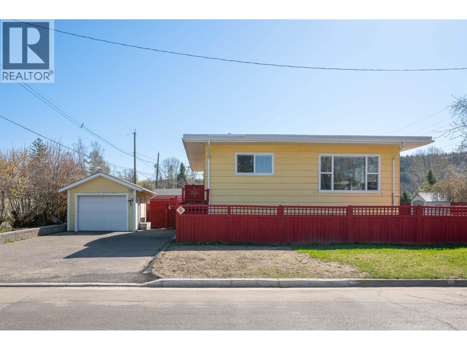 792 20th Avenue, Prince George, British Columbia  V2L 4A1 - Photo 1 - R3117956