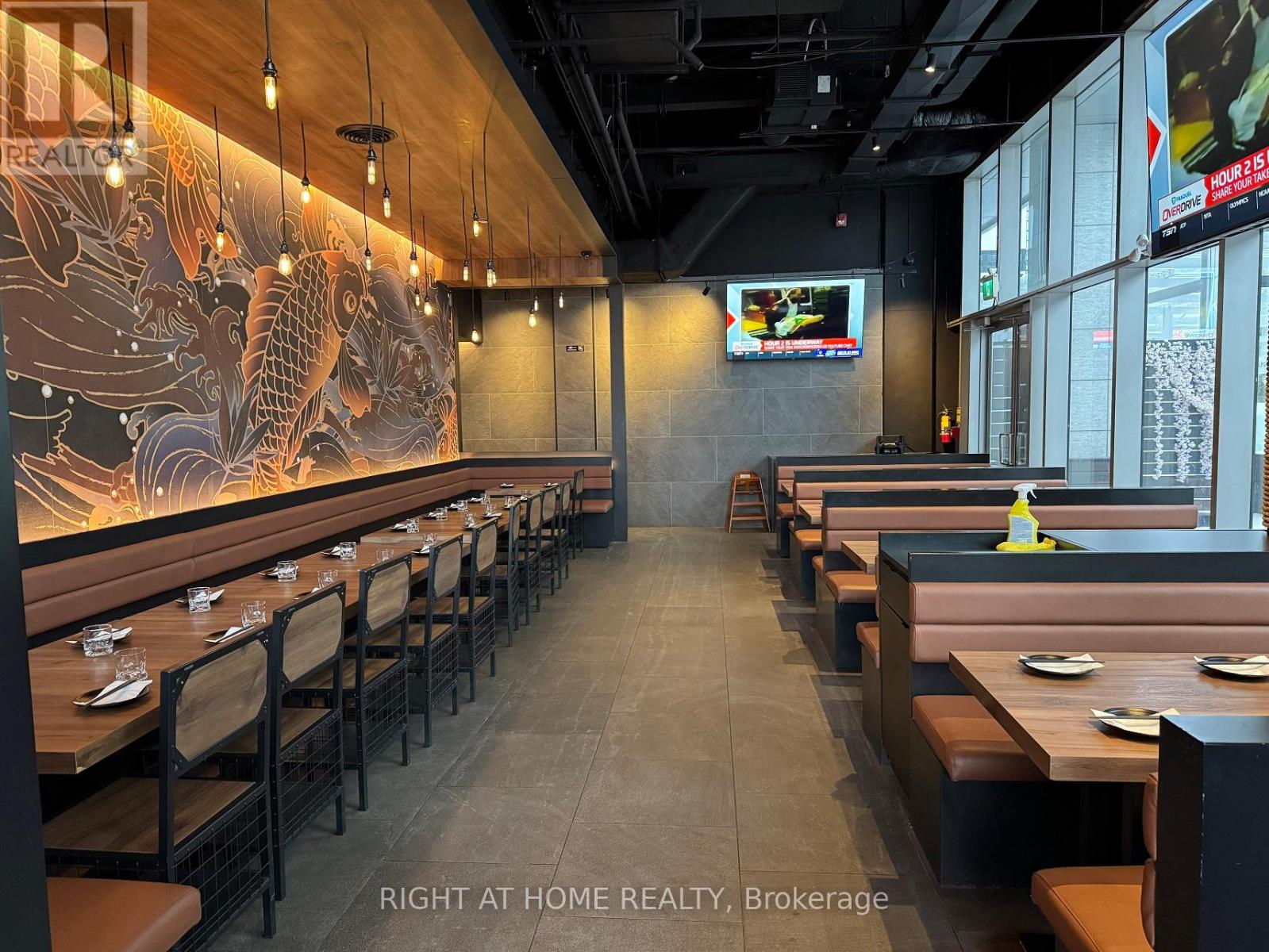 92 FORT YORK BOULEVARD, Toronto, Ontario