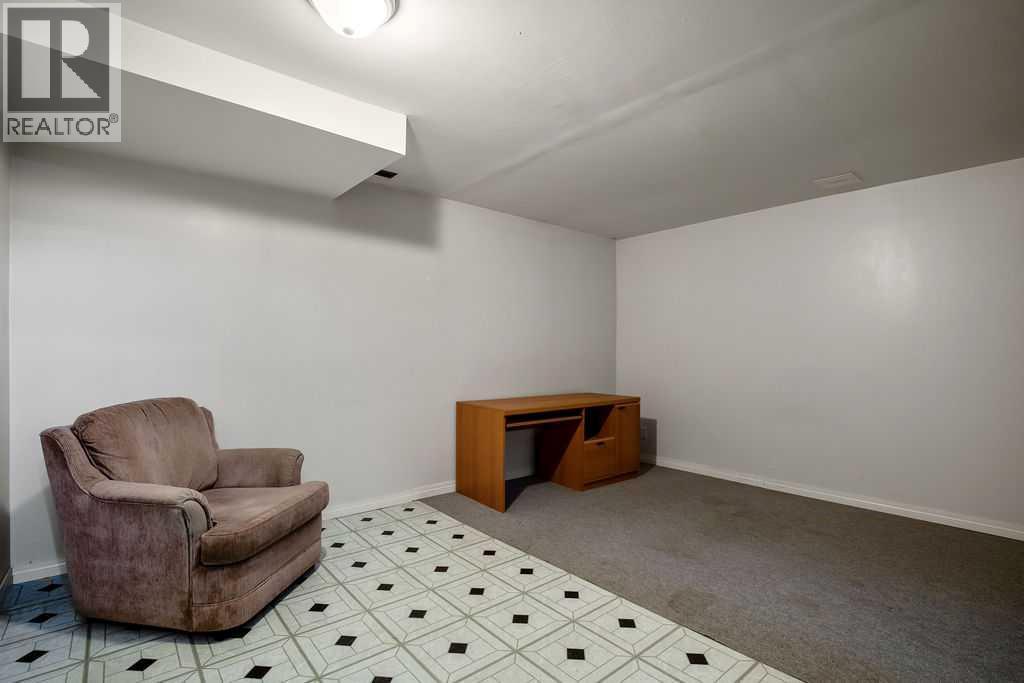 111 Deerfield Drive Se, Calgary, Alberta  T2J 6T9 - Photo 21 - A2292660
