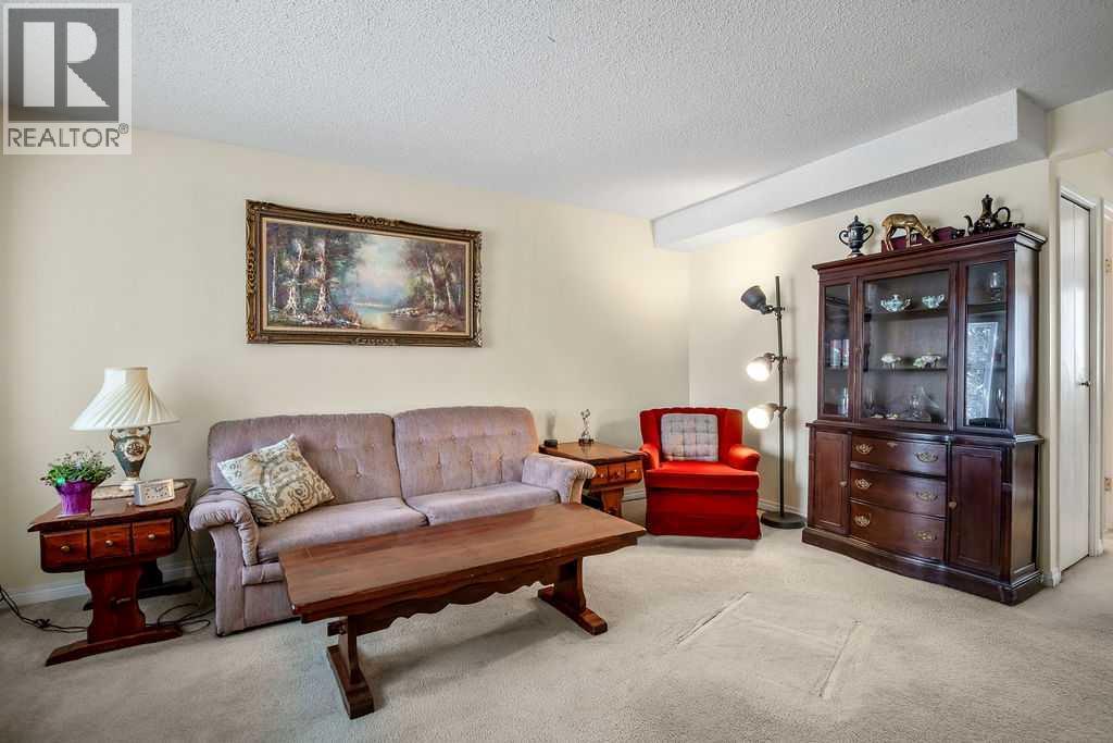 111 Deerfield Drive Se, Calgary, Alberta  T2J 6T9 - Photo 5 - A2292660
