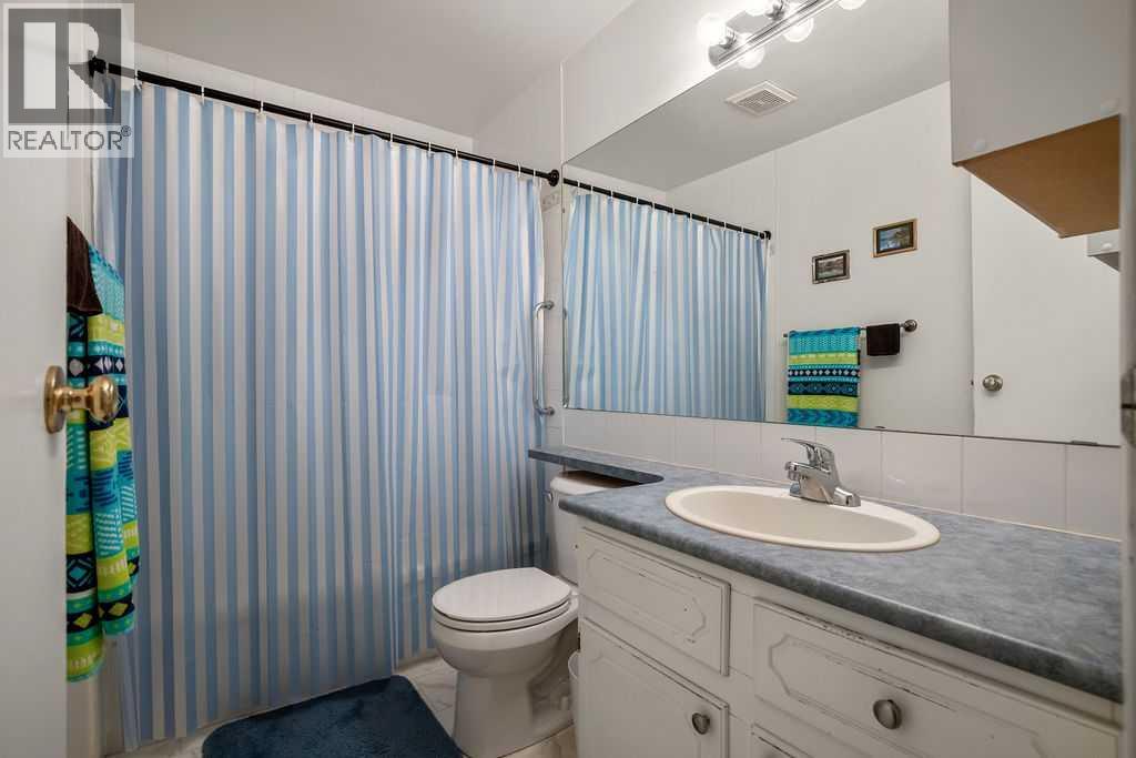 111 Deerfield Drive Se, Calgary, Alberta  T2J 6T9 - Photo 18 - A2292660