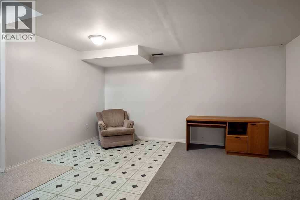111 Deerfield Drive Se, Calgary, Alberta  T2J 6T9 - Photo 22 - A2292660