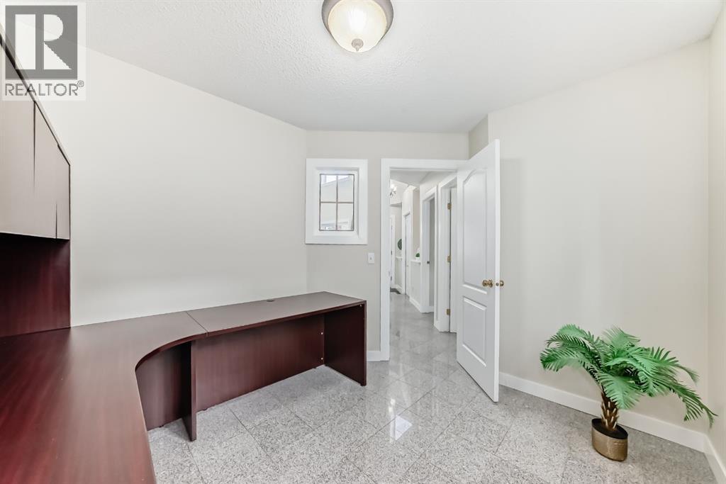 311 Rocky Ridge Cove Nw, Calgary, Alberta  T3G 4K1 - Photo 19 - A2300845