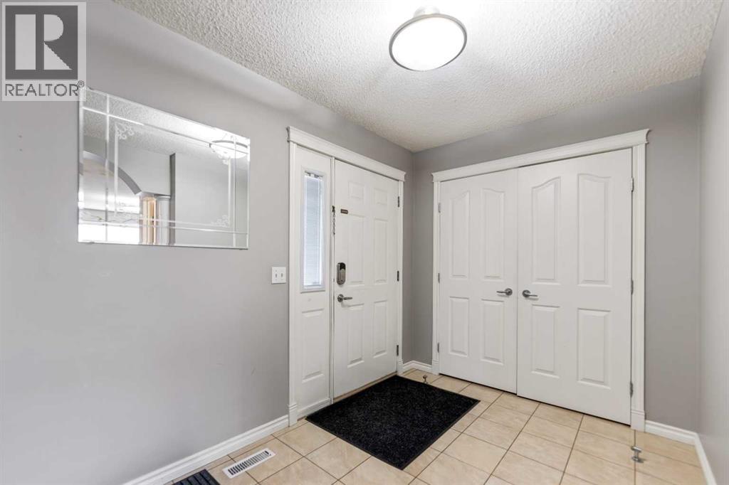 130 Invermere Drive, Chestermere, Alberta  T1X 1L1 - Photo 5 - A2303301