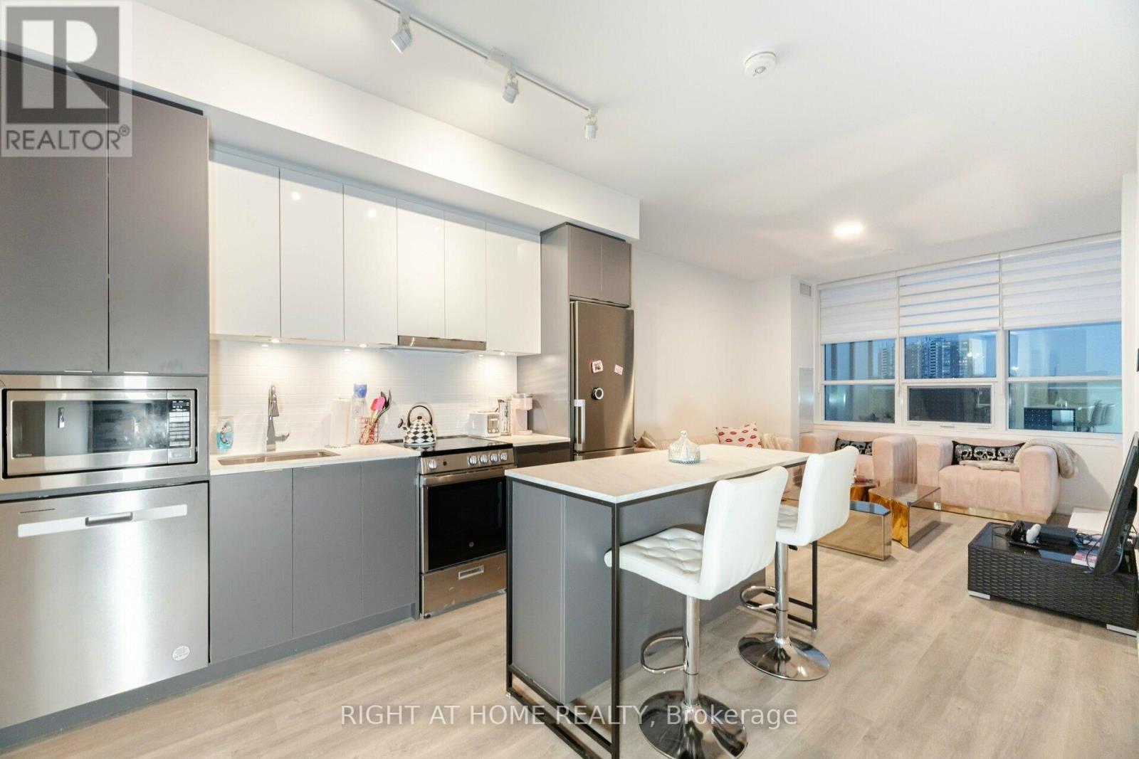 B-226 - 50 UPPER MALL WAY, Vaughan, Ontario