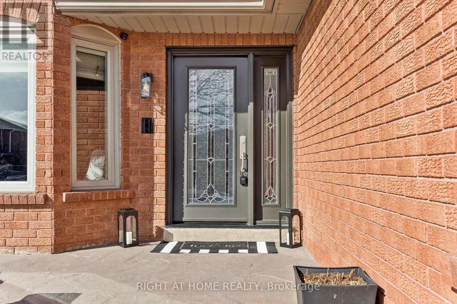 10 Claudia Avenue, Vaughan, Ontario  L4L 6S1 - Photo 3 - N12842528