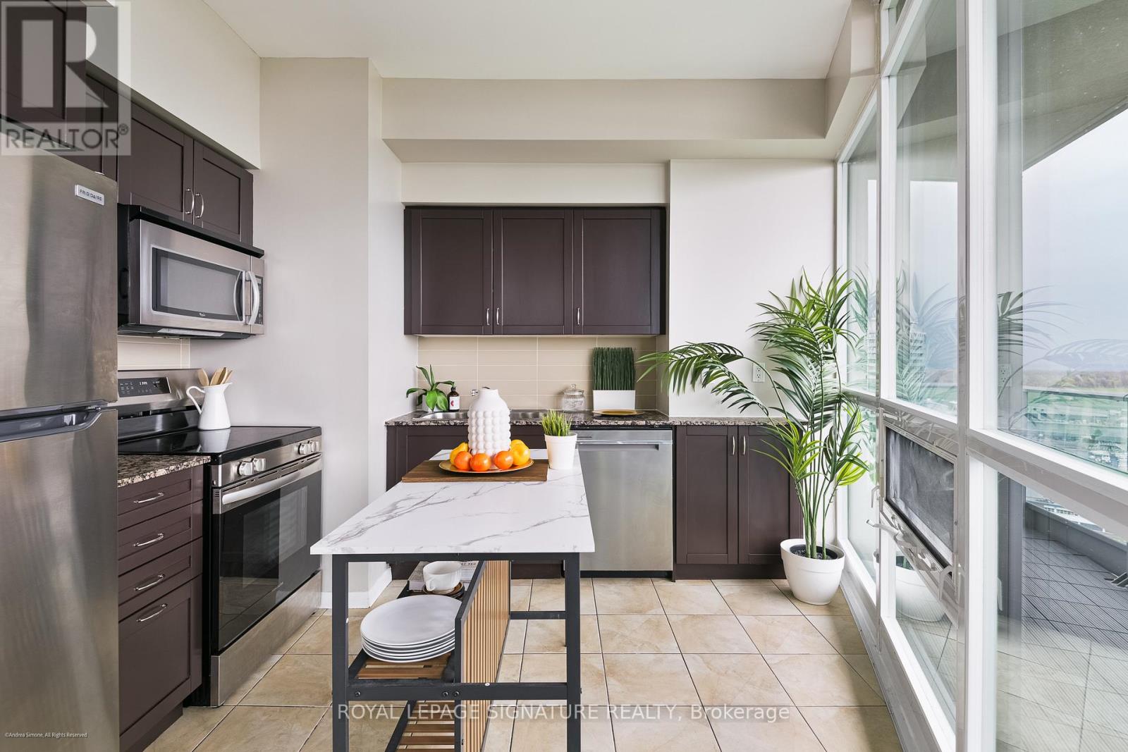 2104 - 215 Fort York Boulevard, Toronto, Ontario  M5V 4A2 - Photo 7 - C13065152