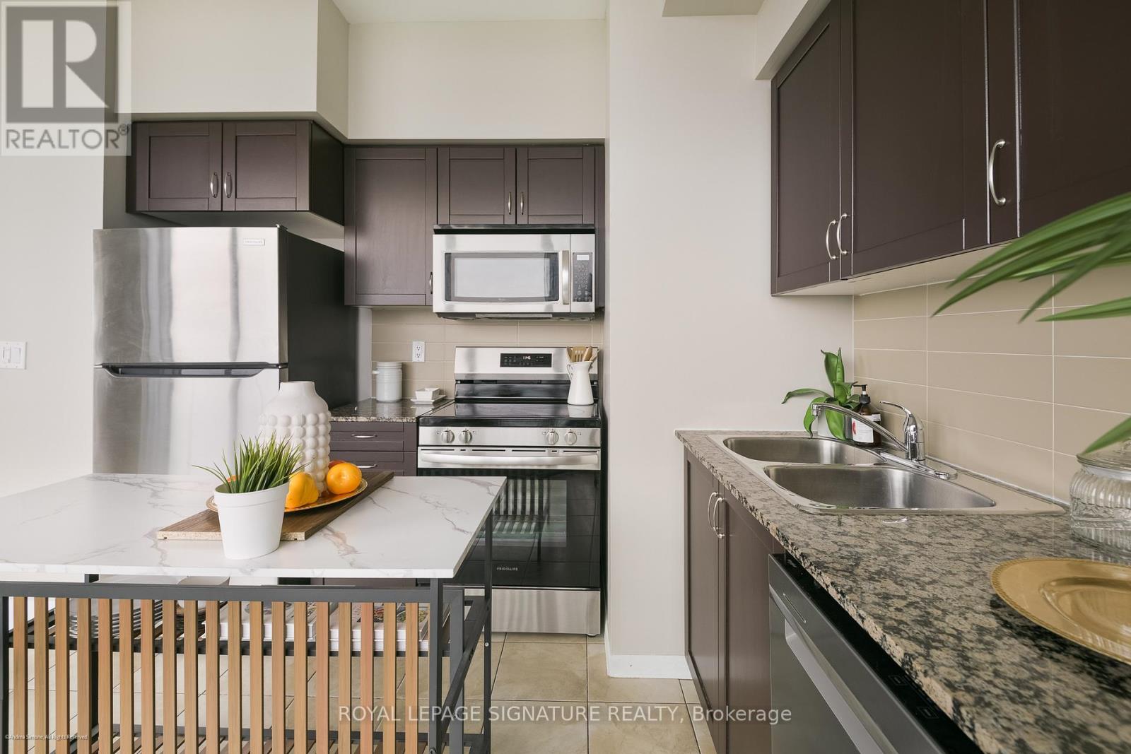 2104 - 215 Fort York Boulevard, Toronto, Ontario  M5V 4A2 - Photo 8 - C13065152