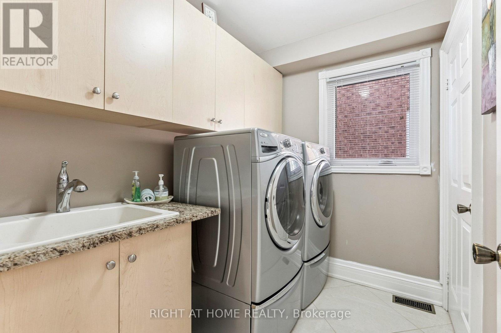 10 Claudia Avenue, Vaughan, Ontario  L4L 6S1 - Photo 19 - N12842528